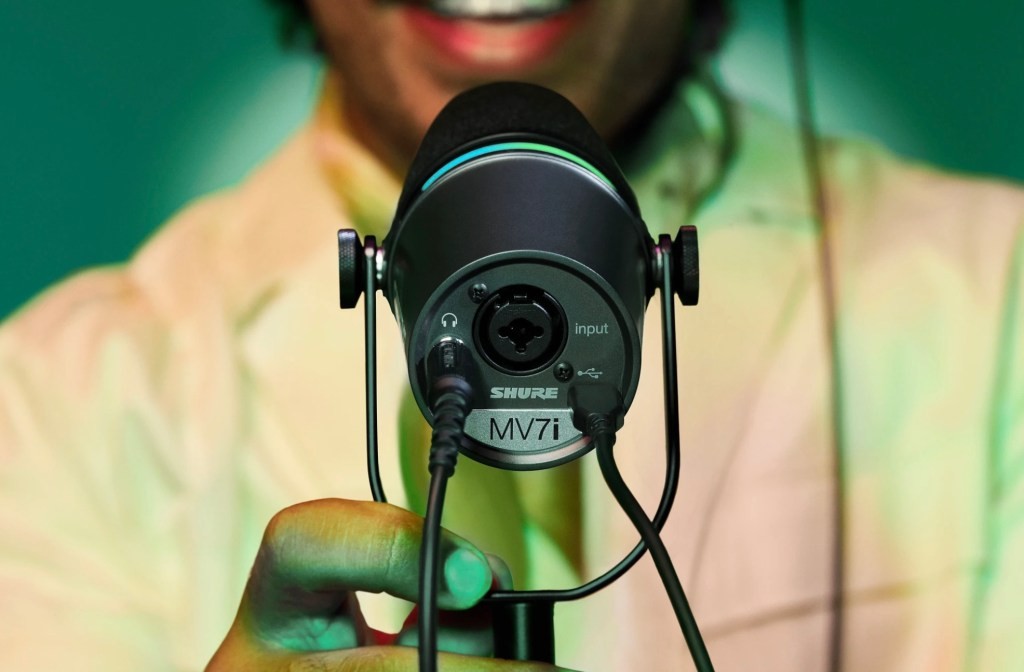 Shure MV7i - Connect a Second Microphone
