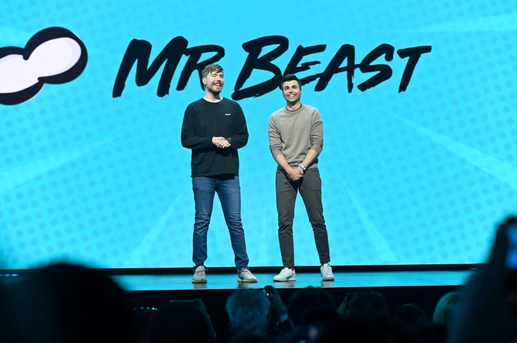 YouTube Detects AI Fakes: Expands 'Likeness' Tech to Top Creators